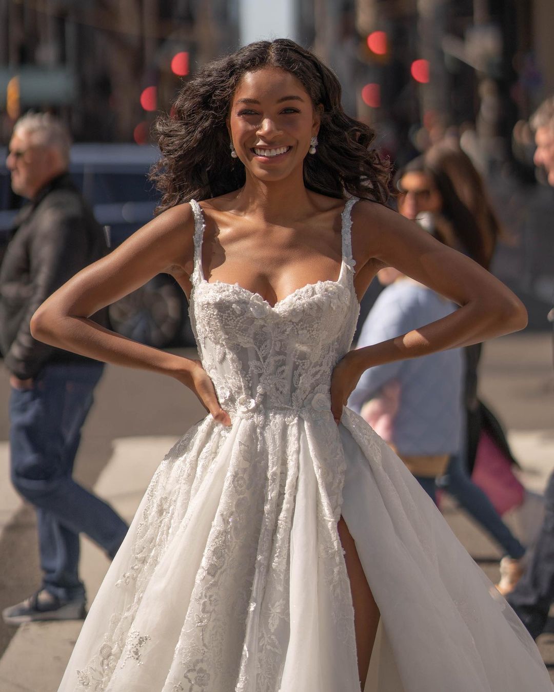 Sexy A Line Dress Straps Thigh Slit Wedding Dresses Vestidos De Novia Lace Appliques Designer Bridal Gowns