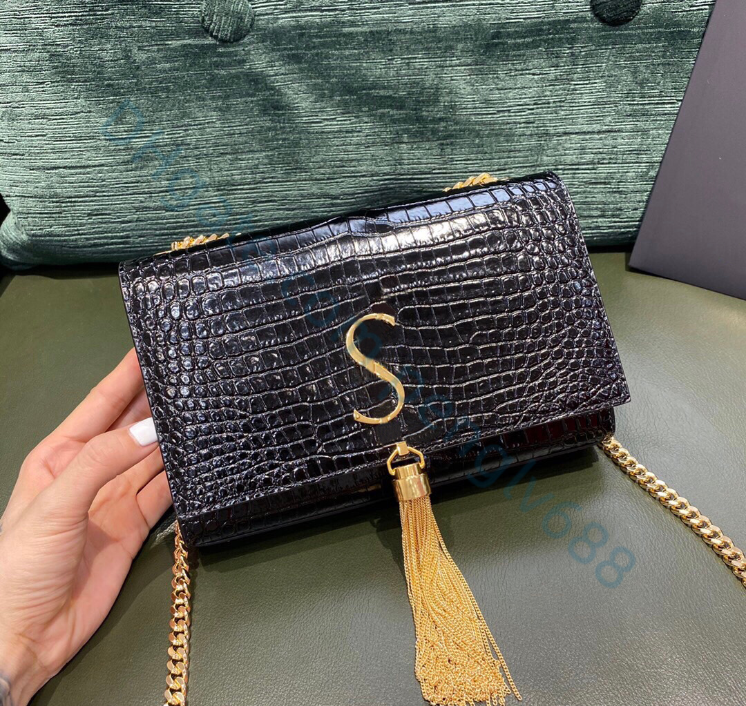 Lady Cosmetic Bags Fashion Makeup Bags Women Designers Crossbody bags Ladies Purses High Quality Handbags Chain shoulder bags clutch totes hobo wallet, Red
Lady Cosmetic Bags Fashion Makeup Bags Women Designers Crossbody bags Ladies Purses High Quality Handbags Chain shoulder bags clutch totes hobo wallet, Red