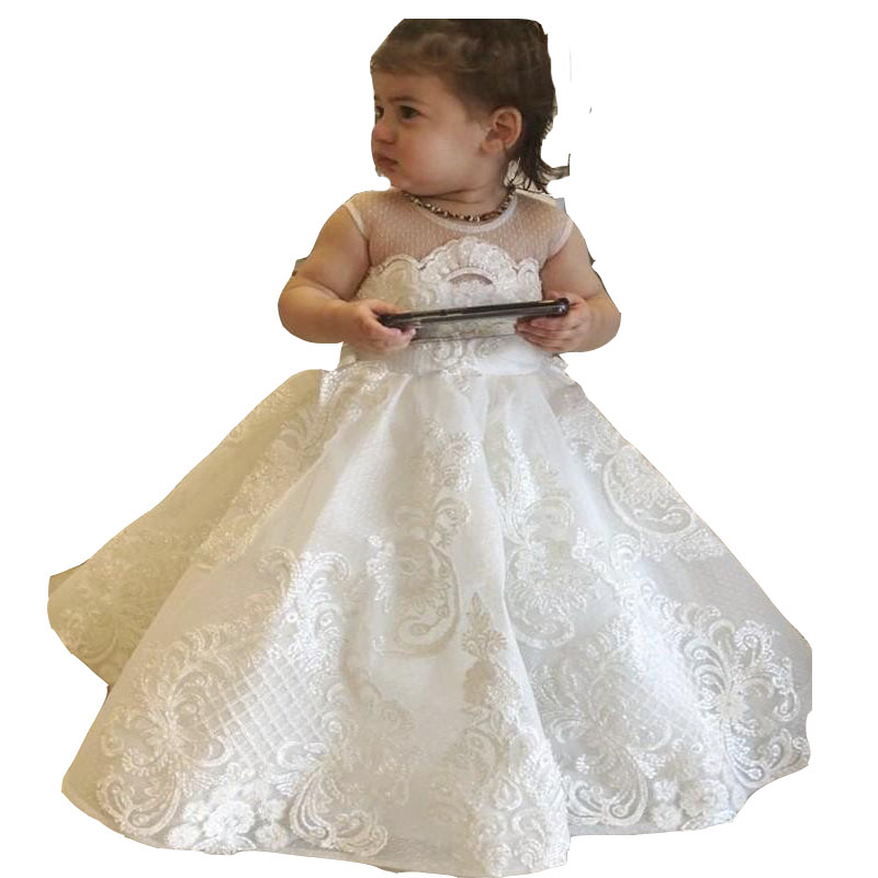 Lovely Flower Girls Dresses For Wedding Ivory White Lace Appliques Sweep Train Sleeveless Floor Length Children Kids Party Commun Gowns Jewel Neck