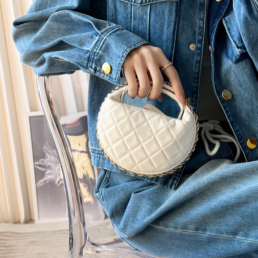 10A TOP quality designer bags lady handbag 16cm sheepskin Cosmetic Bag Evening bag With box C526
10A TOP quality designer bags lady handbag 16cm sheepskin Cosmetic Bag Evening bag With box C526
