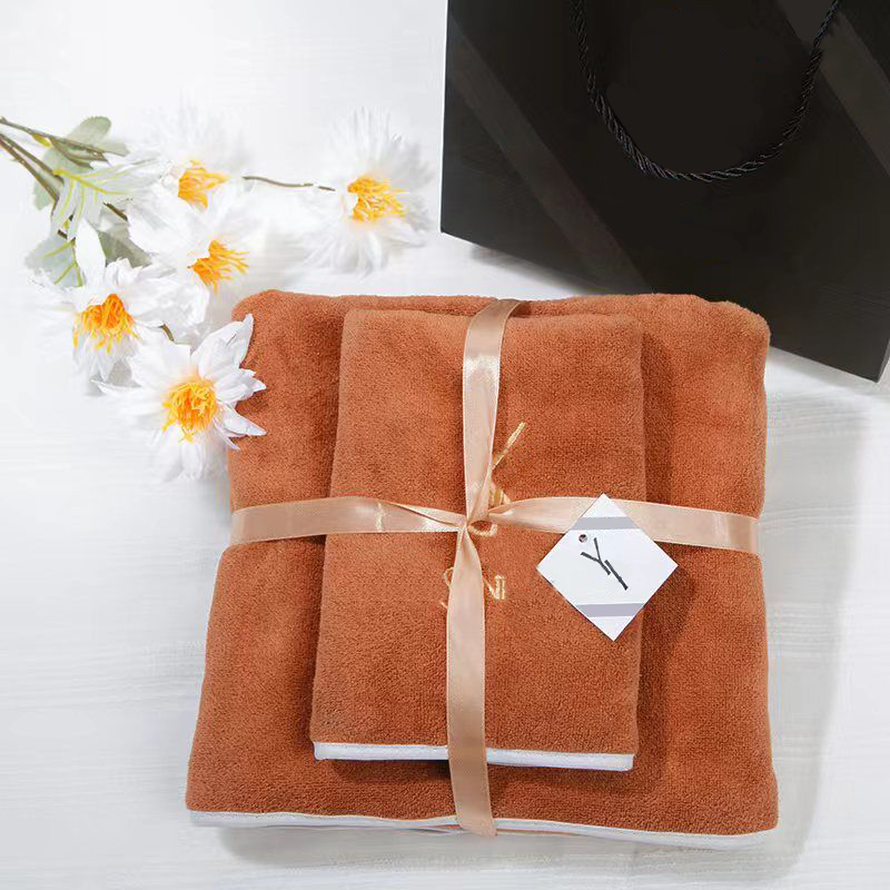 Bath Towel Luxurys Wash Cloths Towel Designer Wath Towels Set Coral Velvet Fashion Unisex Towel Men Womens Face Towels Absorbent Blanket weekins 2305182D, Ys
Bath Towel Luxurys Wash Cloths Towel Designer Wath Towels Set Coral Velvet Fashion Unisex Towel Men Womens Face Towels Absorbent Blanket weekins 2305182D, Ys