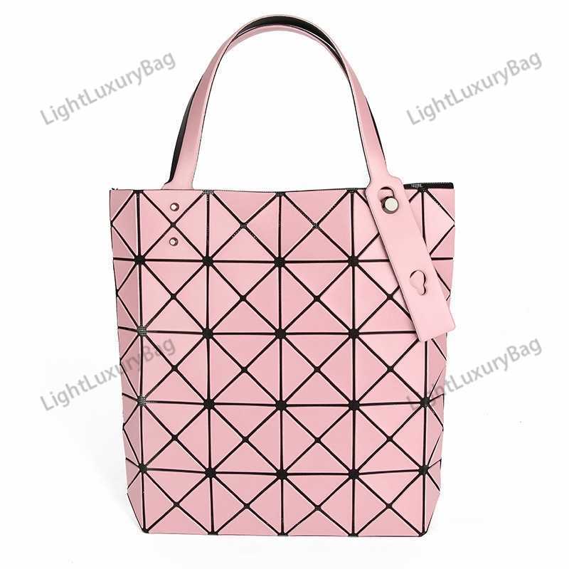 Classic 6 * 6 Geometric Diamond Checker Bag Avant-gardeSingle Shoulder Bag Portable Women's Bag Bright Face Size Bag, Red8
Classic 6 * 6 Geometric Diamond Checker Bag Avant-gardeSingle Shoulder Bag Portable Women's Bag Bright Face Size Bag, Red8