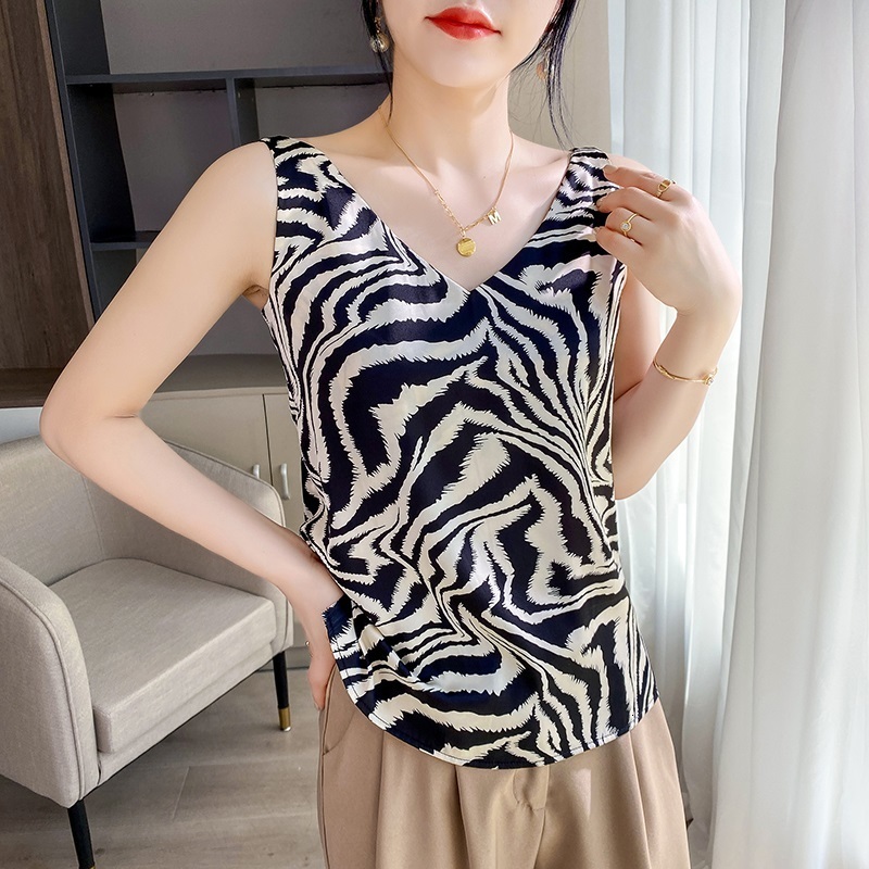 Camisoles Tanks Summer V-Neck Beauty Back Printed Silk Camisole Women's Bottoming Camisole Outer Tower OL Suit Knitted Satin Sexy Tops 230518
