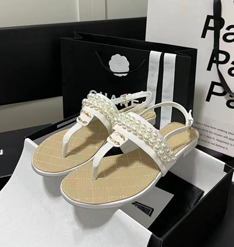 French Brand Designer Women Sandals Summer Fashion Versatile 2C Letter Pearl Buckle Women flip-flops Flat Designer Shoes Female Slipper Channel T Lace up Brand Shoes, Logo c h a n e l high quality
French Brand Designer Women Sandals Summer Fashion Versatile 2C Letter Pearl Buckle Women flip-flops Flat Designer Shoes Female Slipper Channel T Lace up Brand Shoes, Logo c h a n e l high quality