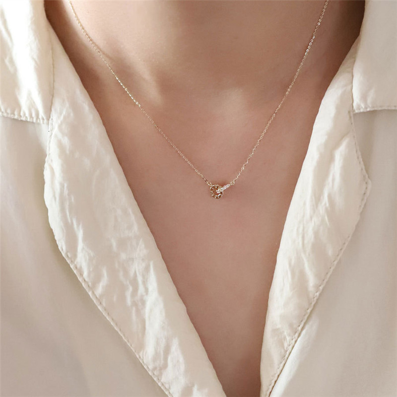 Pendant Necklaces HI MAN Korean Exquisite Pave Crystal Geometry S925 Sterling Silver Pendant Necklace Women Fashion Charm Party Jewelry 230518