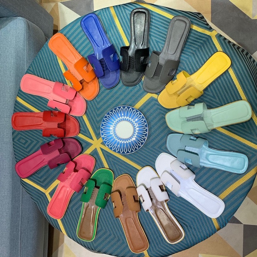 Designer Ladies Beach flat Flip Flops Top Quality Chypre sexy Women Leather classic oran luxury sandalias Men Summer fashion Slippers with Box 3DBY
Designer Ladies Beach flat Flip Flops Top Quality Chypre sexy Women Leather classic oran luxury sandalias Men Summer fashion Slippers with Box 3DBY