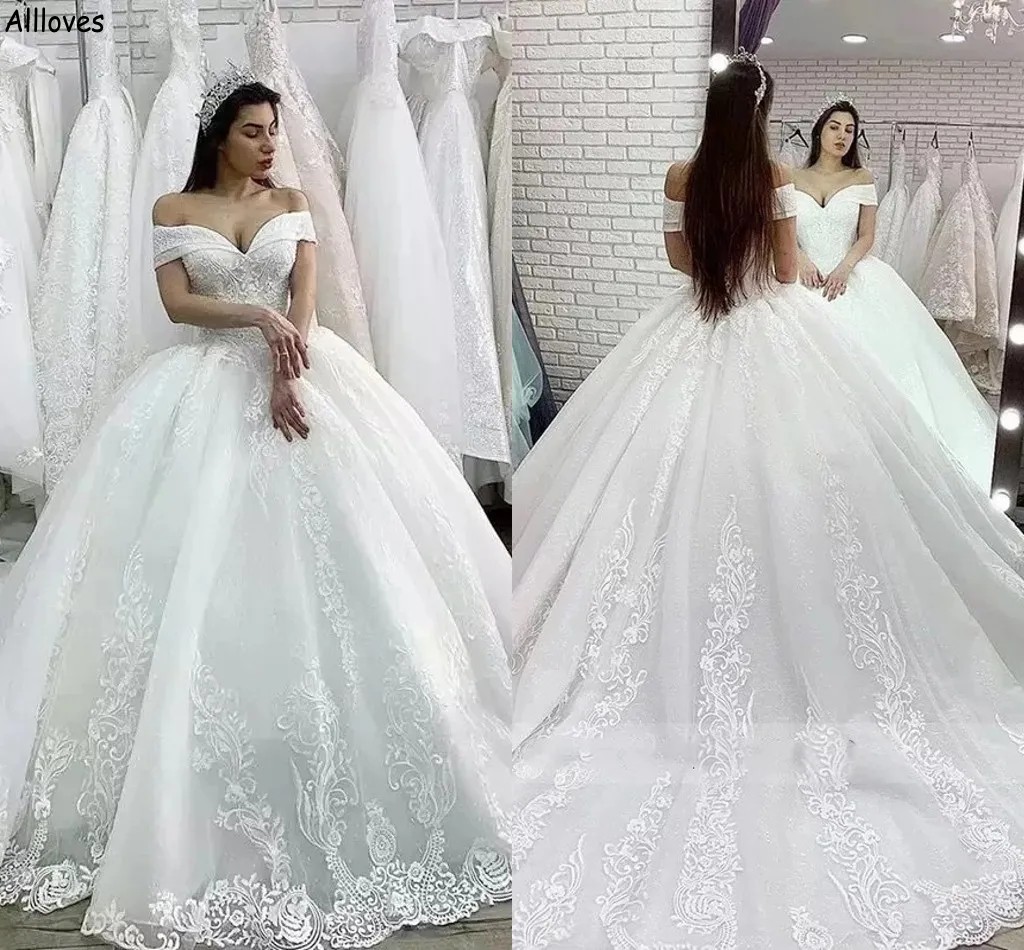 Dubai Arabic Princess Ball Gown Wedding Dresses Sexy Off The Shoulder Lace Appliques Bridal Gowns Sweep Train Lace-up Back Puffy Vestidos De Novia Plus Size AL9621, Ivory
Dubai Arabic Princess Ball Gown Wedding Dresses Sexy Off The Shoulder Lace Appliques Bridal Gowns Sweep Train Lace-up Back Puffy Vestidos De Novia Plus Size AL9621, Ivory