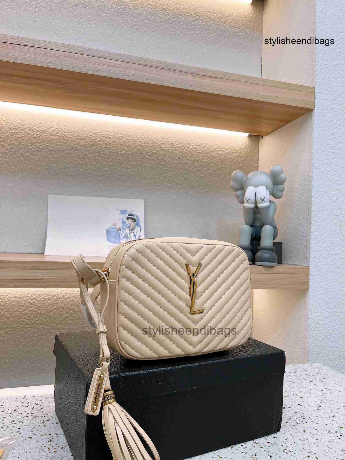 Camera bag luxury designer bags leather lambskin women shoulder bag stylisheendibags messenger Satchel lady vintage design fashion tassel Zig Zag Stripes, Picture color 3
Camera bag luxury designer bags leather lambskin women shoulder bag stylisheendibags messenger Satchel lady vintage design fashion tassel Zig Zag Stripes, Picture color 3