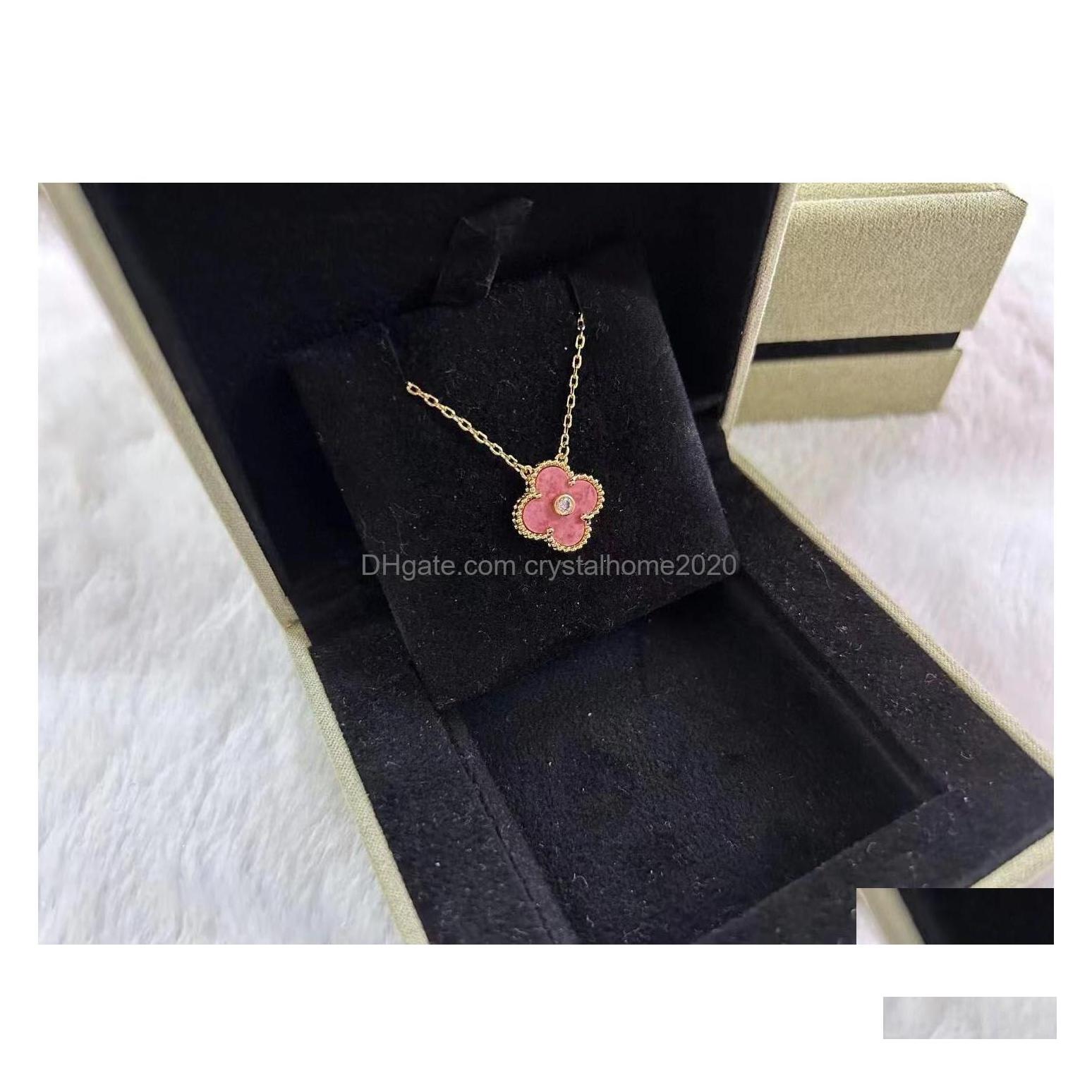 Arts And Crafts Pendant Necklaces Luxury Van Esigner 18K Gold Cross Chain Rose Pink Clover 15Mm 4 Leaf Flower Choker Necklac Dhdpv D Dh0Jf
Arts And Crafts Pendant Necklaces Luxury Van Esigner 18K Gold Cross Chain Rose Pink Clover 15Mm 4 Leaf Flower Choker Necklac Dhdpv D Dh0Jf