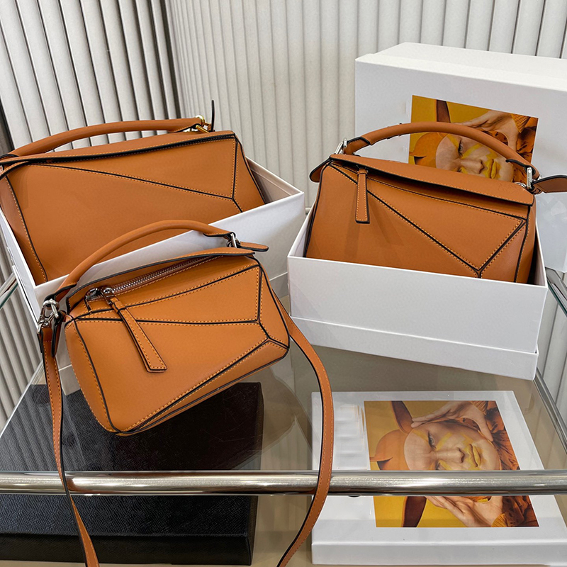 Handbag Loeweee Leather Shoulder Bags Puzzle Edge Bag Hobo Bag Geometry Ling Lattice Nappa Grained Classic Calfskin Three Size, #1 mini 18cm
Handbag Loeweee Leather Shoulder Bags Puzzle Edge Bag Hobo Bag Geometry Ling Lattice Nappa Grained Classic Calfskin Three Size, #1 mini 18cm