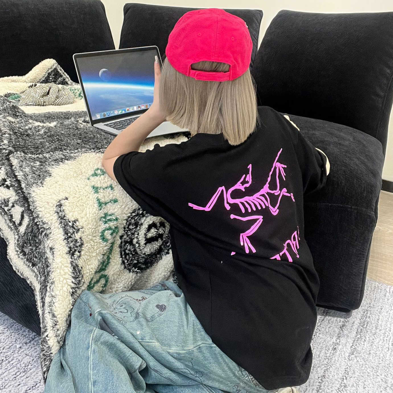 Designer Fashion Clothing ARC TERYXES Tees Tshirt Loose casual letter print 100% cotton short sleeved T-shirt for women's summer loose top ins trendy brand 2023 new, Black counter quality
Designer Fashion Clothing ARC TERYXES Tees Tshirt Loose casual letter print 100% cotton short sleeved T-shirt for women's summer loose top ins trendy brand 2023 new, Black counter quality