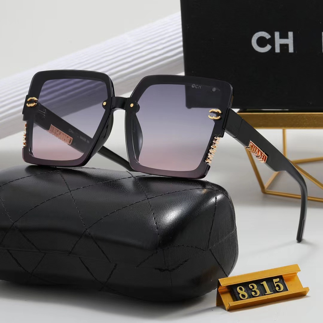 Designer Sunglasses for Women and Men Fashion Model Special Uv 400 Protection Letters Leg Double Beam Big Frame Outdoor Brands Design Diamond Sunglasses 8315
Designer Sunglasses for Women and Men Fashion Model Special Uv 400 Protection Letters Leg Double Beam Big Frame Outdoor Brands Design Diamond Sunglasses 8315