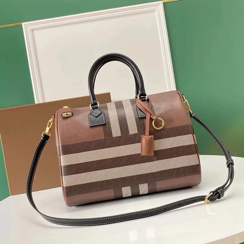 Top Quality Designer luxury handbags purses Classic Check Pillow Bag Shoulder Crossbody bag 02, Size:18.5x11x12cm
Top Quality Designer luxury handbags purses Classic Check Pillow Bag Shoulder Crossbody bag 02, Size:18.5x11x12cm