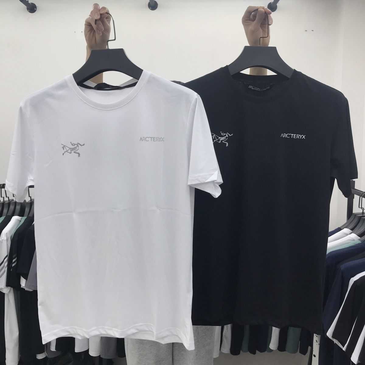 Designer Fashion Clothing ARC TERYXES Tees Tshirt 2023 Summer New Fashion Brand Archaeopteryx Printing Mens Short Sleeve Tshirt Casual Simple Versatile Round Neck, White
Designer Fashion Clothing ARC TERYXES Tees Tshirt 2023 Summer New Fashion Brand Archaeopteryx Printing Mens Short Sleeve Tshirt Casual Simple Versatile Round Neck, White