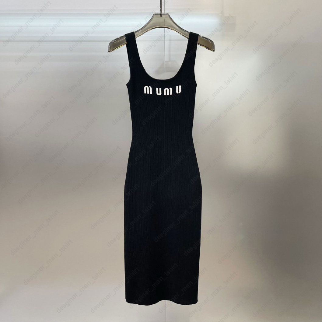 2023 skirt women's designers dress miu knit slim vest luxury brand dresses summer womens black casual fit sexy night club party skirts over the knee luxe branded
2023 skirt women's designers dress miu knit slim vest luxury brand dresses summer womens black casual fit sexy night club party skirts over the knee luxe branded