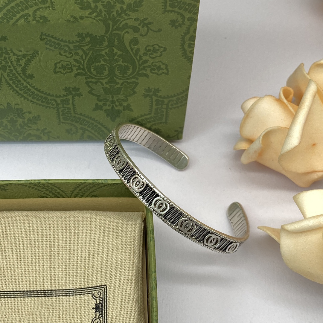 G Designer Bangle Cuff Bracelets Love Women Men Double Bracelet GLetter Silver Party Wedding Gift Fashion Luxury Jewelry
G Designer Bangle Cuff Bracelets Love Women Men Double Bracelet GLetter Silver Party Wedding Gift Fashion Luxury Jewelry
