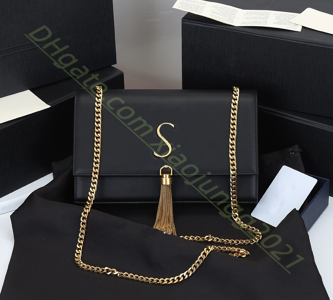 Luxurys Designers Crossbody Bags Fashion style Handbag woman classics Golden Chain Shoulders bags High quality Lady clutch totes hobo purses wallet, Black ball patterned silver buckle
Luxurys Designers Crossbody Bags Fashion style Handbag woman classics Golden Chain Shoulders bags High quality Lady clutch totes hobo purses wallet, Black ball patterned silver buckle