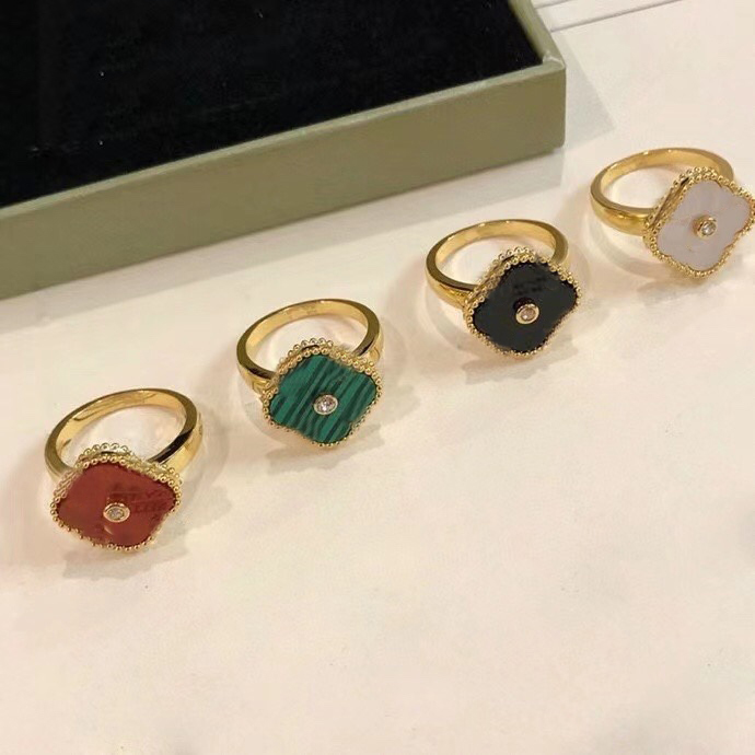 Luxury designer ring three colors rings 6-8 size Personalized nail shape fashionable and versatile unisex temperament ring High-end luxury fashion minimalism
Luxury designer ring three colors rings 6-8 size Personalized nail shape fashionable and versatile unisex temperament ring High-end luxury fashion minimalism