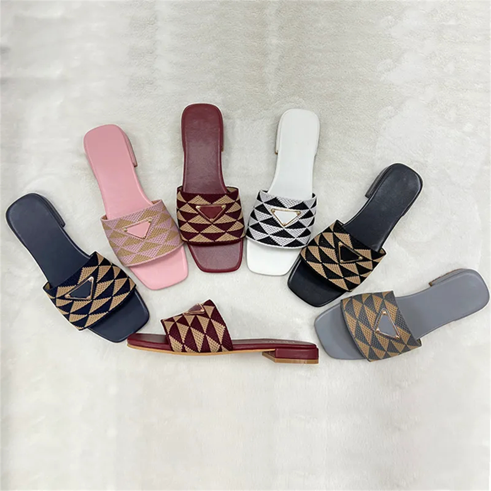 Sandal Triangle Chunky Heels Fashion Summer Beach Low Heel Shoes Designer Slides Women Embroidered Fabric Slippers Metallic Slide Sandals Luxury Letter
Sandal Triangle Chunky Heels Fashion Summer Beach Low Heel Shoes Designer Slides Women Embroidered Fabric Slippers Metallic Slide Sandals Luxury Letter