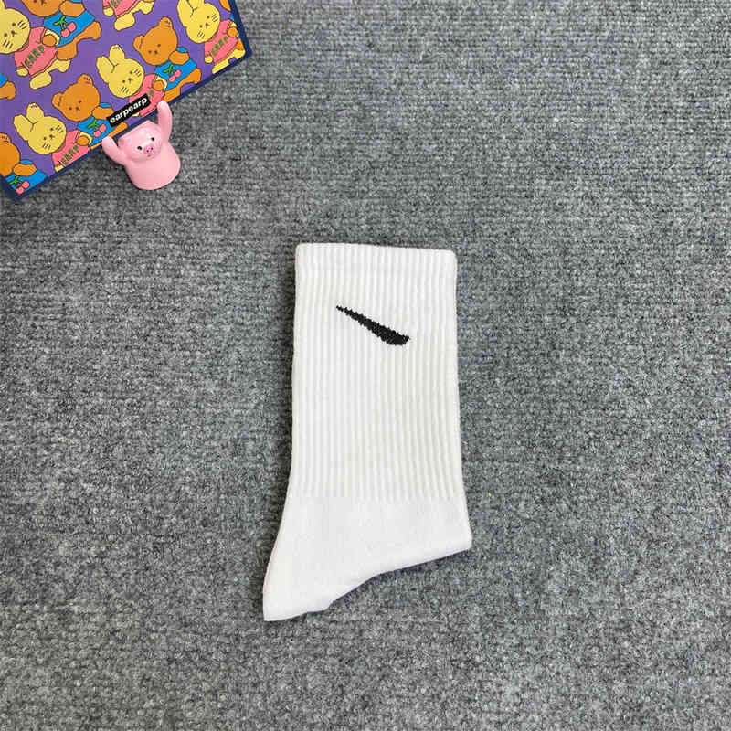 2023 Mens socks Fashion Women and Men Socking High Quality Letter Breathable Cotton Wholesale calzino jogging Basketball football sports sock A2
2023 Mens socks Fashion Women and Men Socking High Quality Letter Breathable Cotton Wholesale calzino jogging Basketball football sports sock A2