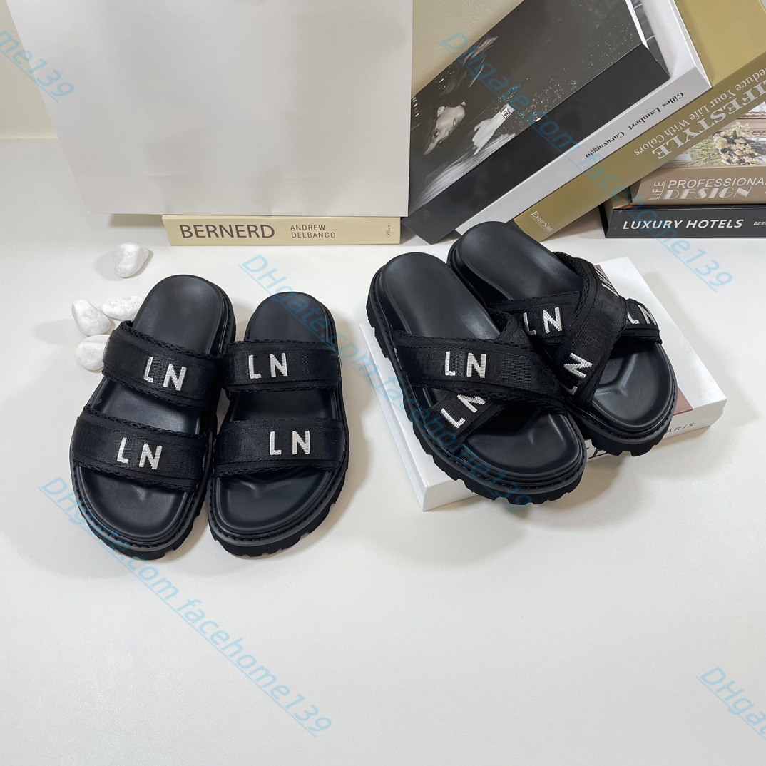 Luxury Designer Women Bulky Sandals Slippers High Quality Womens Slides cow leather fashion Casual shoes Summer Beach Slippers 35-40 With box
Luxury Designer Women Bulky Sandals Slippers High Quality Womens Slides cow leather fashion Casual shoes Summer Beach Slippers 35-40 With box