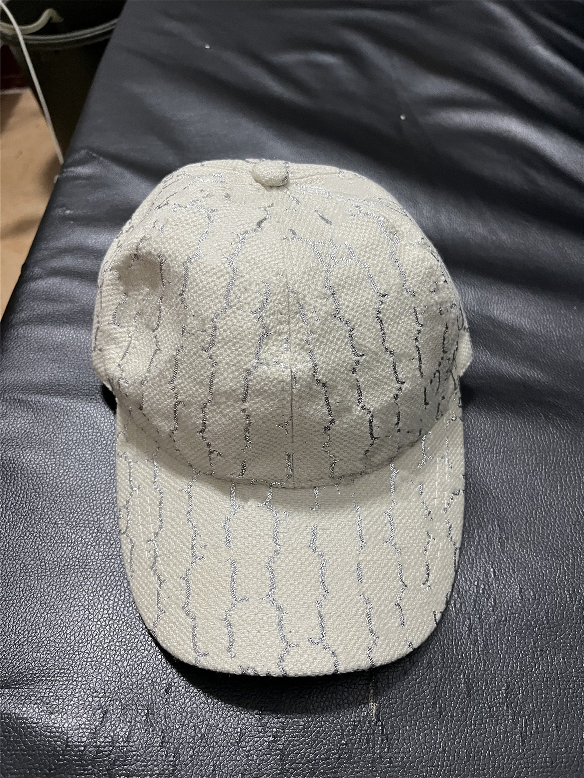 bbb Luxury designer cap baseball hat casquette timeless classical style cap comfortable breathable simple fashion style men and women terribly very well good 
bbb Luxury designer cap baseball hat casquette timeless classical style cap comfortable breathable simple fashion style men and women terribly very well good