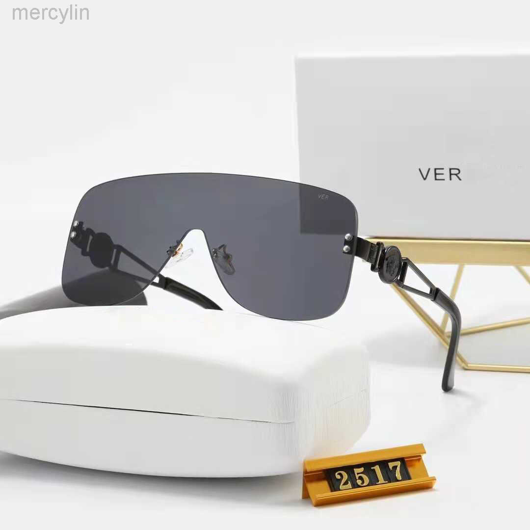 Luxury Designer Versage Sunglasses Men's Women's Vercace Sunglasses Fashion Trend Leisure Sunglasses Outing Sunglasses Driving Holiday Glasses Black2 2517
Luxury Designer Versage Sunglasses Men's Women's Vercace Sunglasses Fashion Trend Leisure Sunglasses Outing Sunglasses Driving Holiday Glasses Black2 2517