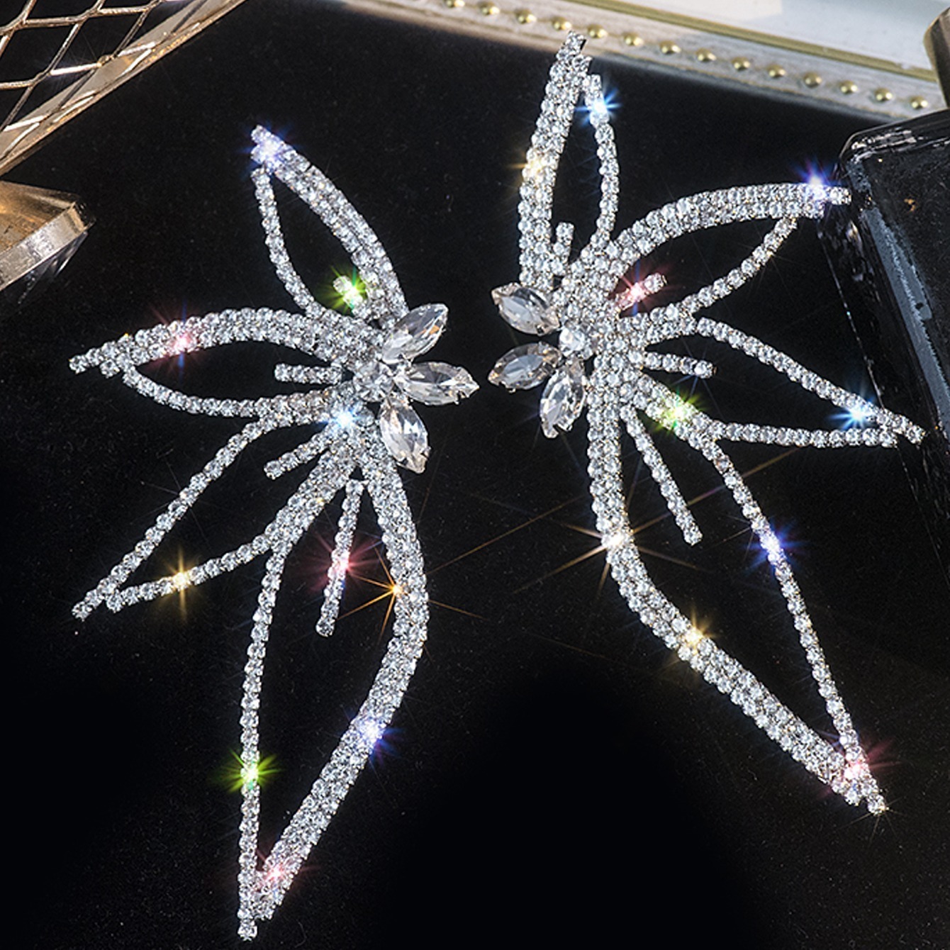 Stud Womens Fashion Accessories Exaggerated Zircon Maple Leaf Flower Earrings for Woemn Personality Statement Jewelry Gift mujer 230519