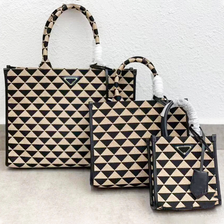 Triangle weave Straw tote Bags pochette Womens mans 3 size Symbole embroidery fashion prad beach bag Designers Canvas Shoulder Crossbody luxury handbag travel Bag, White
Triangle weave Straw tote Bags pochette Womens mans 3 size Symbole embroidery fashion prad beach bag Designers Canvas Shoulder Crossbody luxury handbag travel Bag, White
