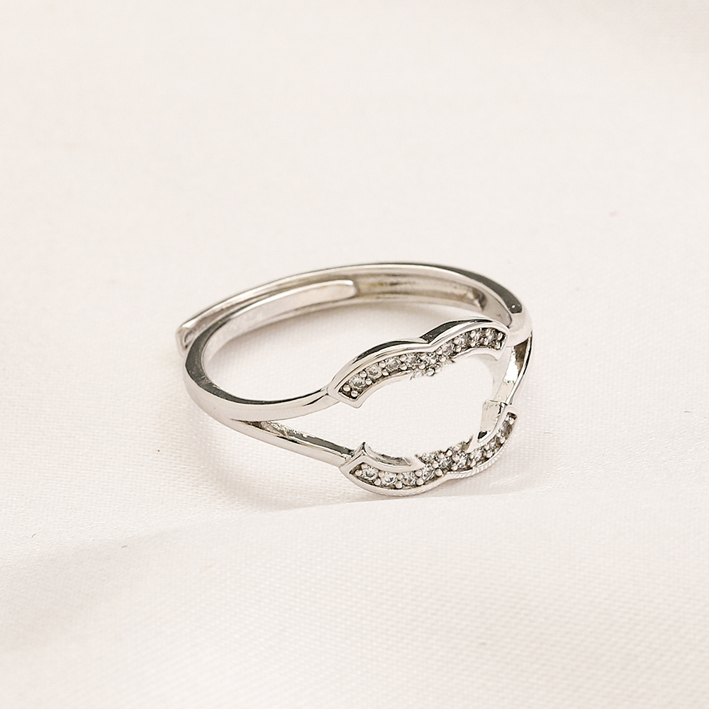 Never Fade Silver Men Ring Brand Letter Band Rings Brass Alloy Open Band Rings Fashion Designer Luxury Crystal Pearl Ring for Womens Wedding Jewelry Gifts
Never Fade Silver Men Ring Brand Letter Band Rings Brass Alloy Open Band Rings Fashion Designer Luxury Crystal Pearl Ring for Womens Wedding Jewelry Gifts