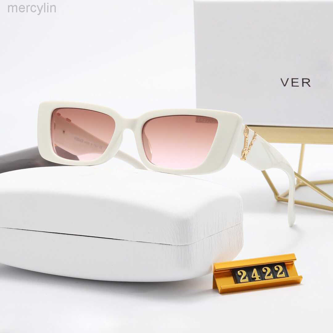 Luxury Designer Versage Sunglasses Men's Women's Vercace Sunglasses Batch Fashion Trend Leisure Sunglasses Outing Sunglasses Driving Holiday Glasses White 2422
Luxury Designer Versage Sunglasses Men's Women's Vercace Sunglasses Batch Fashion Trend Leisure Sunglasses Outing Sunglasses Driving Holiday Glasses White 2422