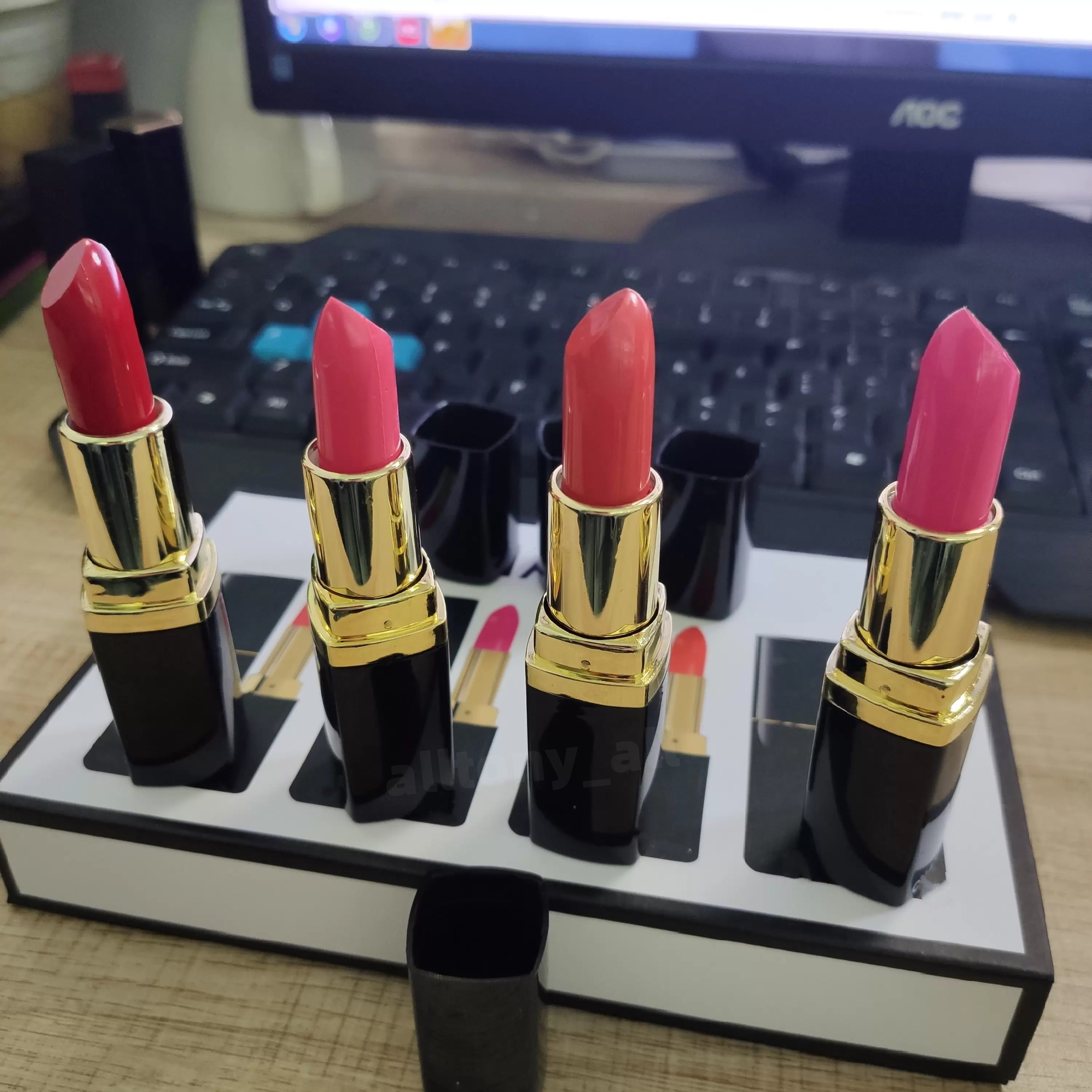 Brand Matte Lipstick 4-color black bucket waterproof lasting veet makeup lipstick set