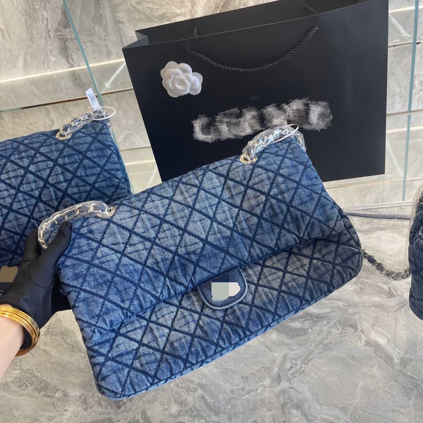CC Bag Shopping s Wholesale Luxury Designers Washed Denim Totes Cool Girls Designer Large-capacity Packet Famous Brand Tortoiseshell, #1-34x26cm
CC Bag Shopping s Wholesale Luxury Designers Washed Denim Totes Cool Girls Designer Large-capacity Packet Famous Brand Tortoiseshell, #1-34x26cm