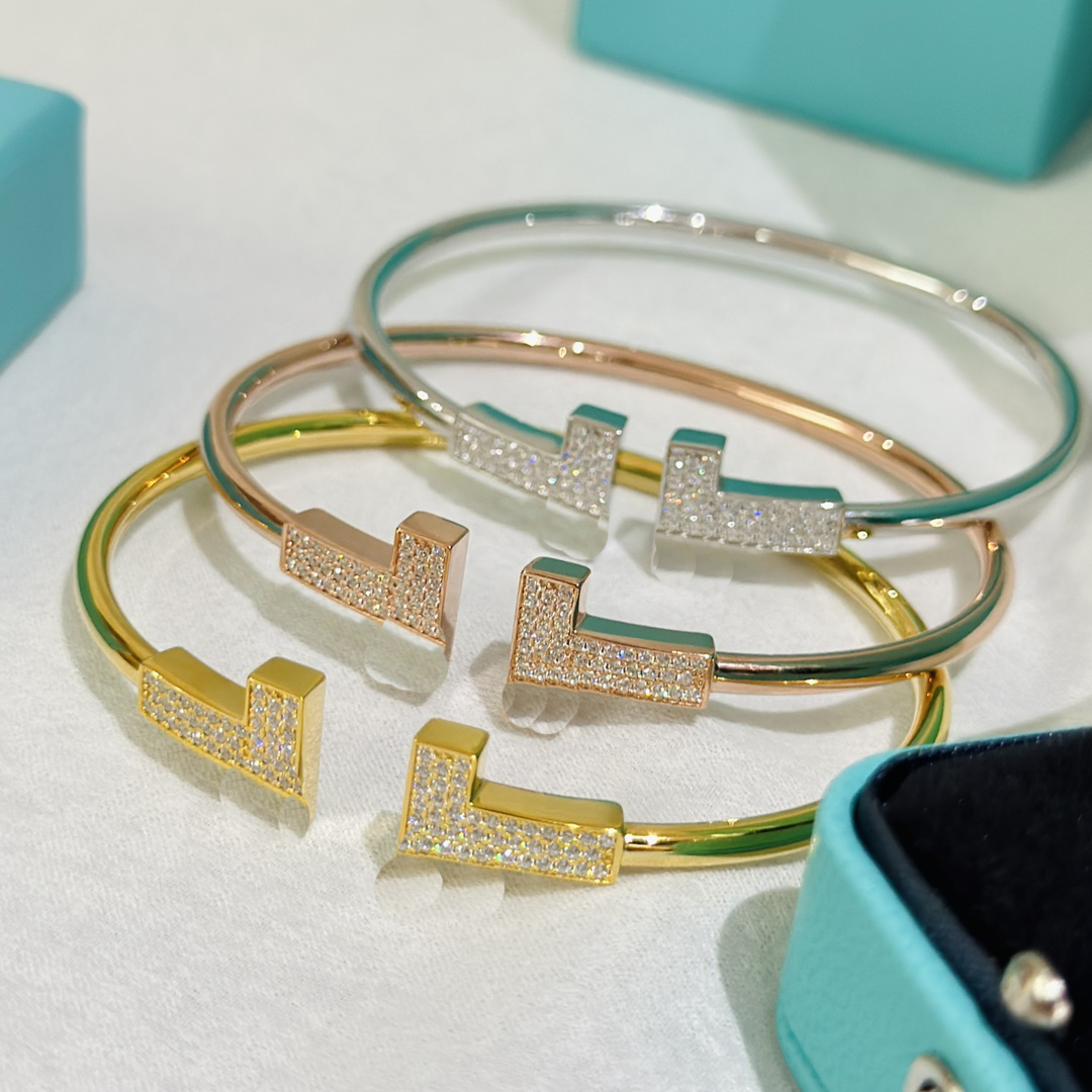 Luxury fashion bangle open double T wide jewelry designers bracelet bangles bangles Anniversary gift Titanium Steel adult bracelets for women trendy
Luxury fashion bangle open double T wide jewelry designers bracelet bangles bangles Anniversary gift Titanium Steel adult bracelets for women trendy