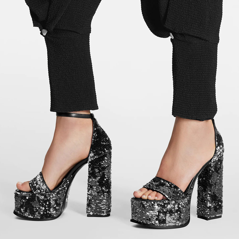 Platform sandals with sequins glitter the king of the party design of the lipstick case platform designer Factory footwear with box, Sky blue
Platform sandals with sequins glitter the king of the party design of the lipstick case platform designer Factory footwear with box, Sky blue