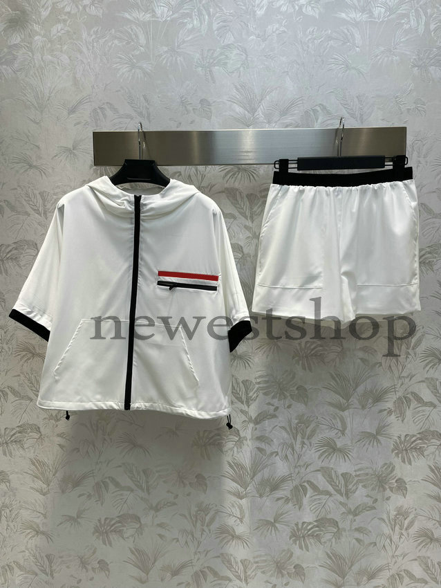 23ss summer Womens Tracksuits letter print Pants Suit Sets Patchwork Red Stripe print sport Tracksuit Designer t shirts casual shorts, Blue
23ss summer Womens Tracksuits letter print Pants Suit Sets Patchwork Red Stripe print sport Tracksuit Designer t shirts casual shorts, Blue