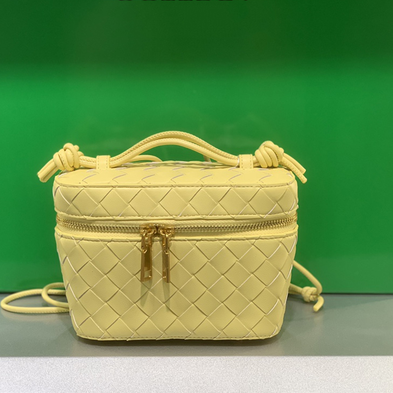 Braided Cosmetic Bag Mini Makeup Bag Crossbody Bag Weave Knot Shoulder Handabgs Women Make Up Bag Designer Pouch Shoulder Bags Toilet Wash Bags Beauty Makeup Case, Beige
Braided Cosmetic Bag Mini Makeup Bag Crossbody Bag Weave Knot Shoulder Handabgs Women Make Up Bag Designer Pouch Shoulder Bags Toilet Wash Bags Beauty Makeup Case, Beige