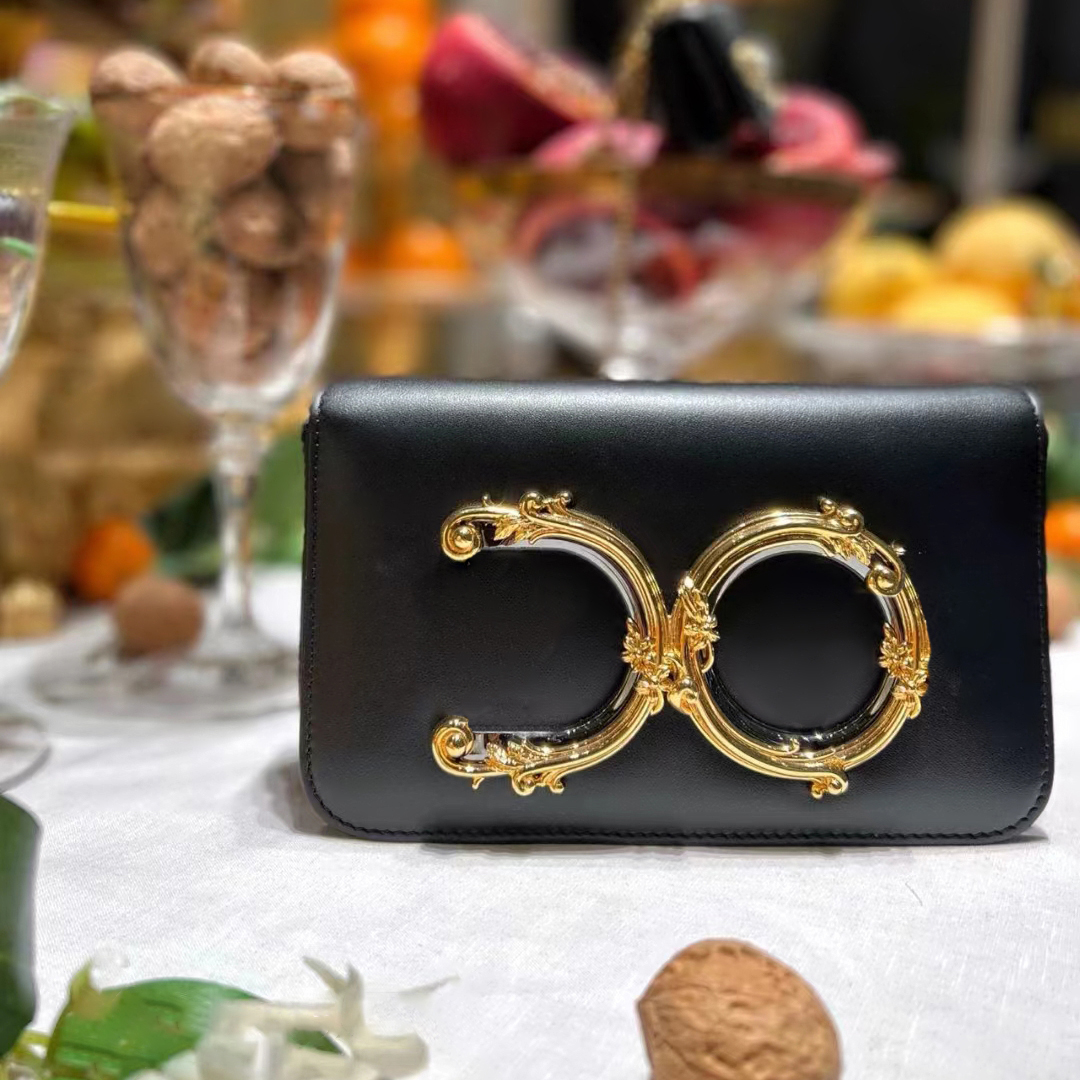 Top quality designer clutch Shoulder Bag Cowhide flap Hobo Messenger envelope Bag Womens luxury square cosmetic tote bags mens wallet handbag Crossbody camera Bags
Top quality designer clutch Shoulder Bag Cowhide flap Hobo Messenger envelope Bag Womens luxury square cosmetic tote bags mens wallet handbag Crossbody camera Bags