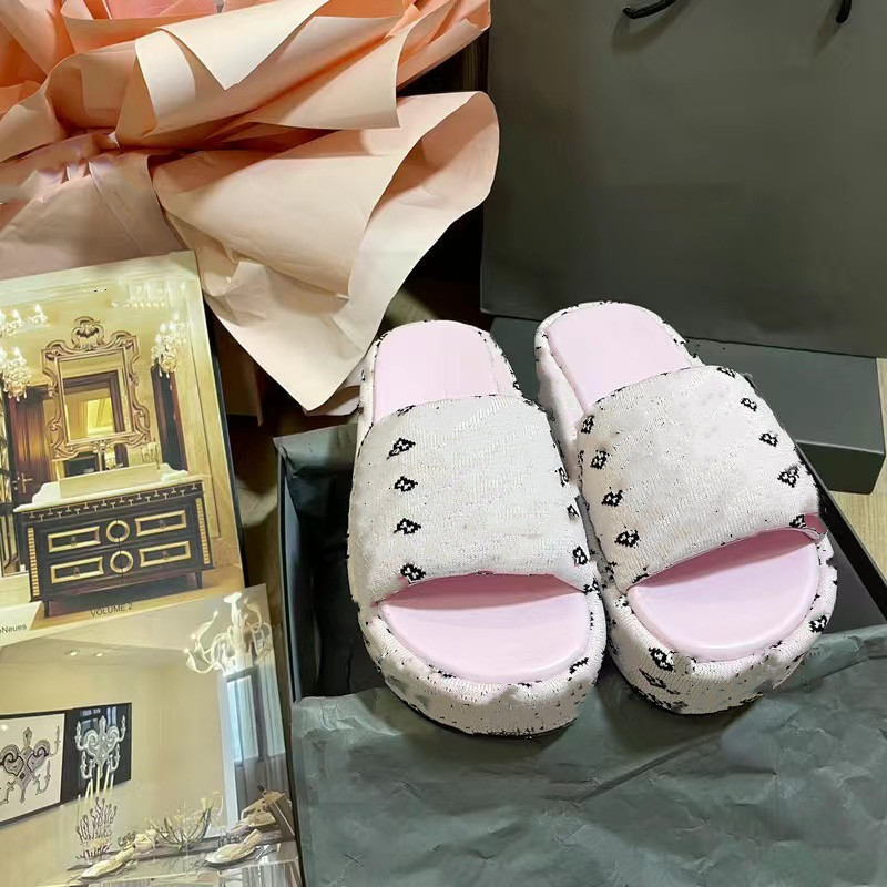 top quality Casual Shoes 2023 Paris slipper Sliders Mens Womens Summer Sandals Beach Slippers Ladies Flip Flops Loafers Black White Red Green Slides Chaussures Shoe
top quality Casual Shoes 2023 Paris slipper Sliders Mens Womens Summer Sandals Beach Slippers Ladies Flip Flops Loafers Black White Red Green Slides Chaussures Shoe