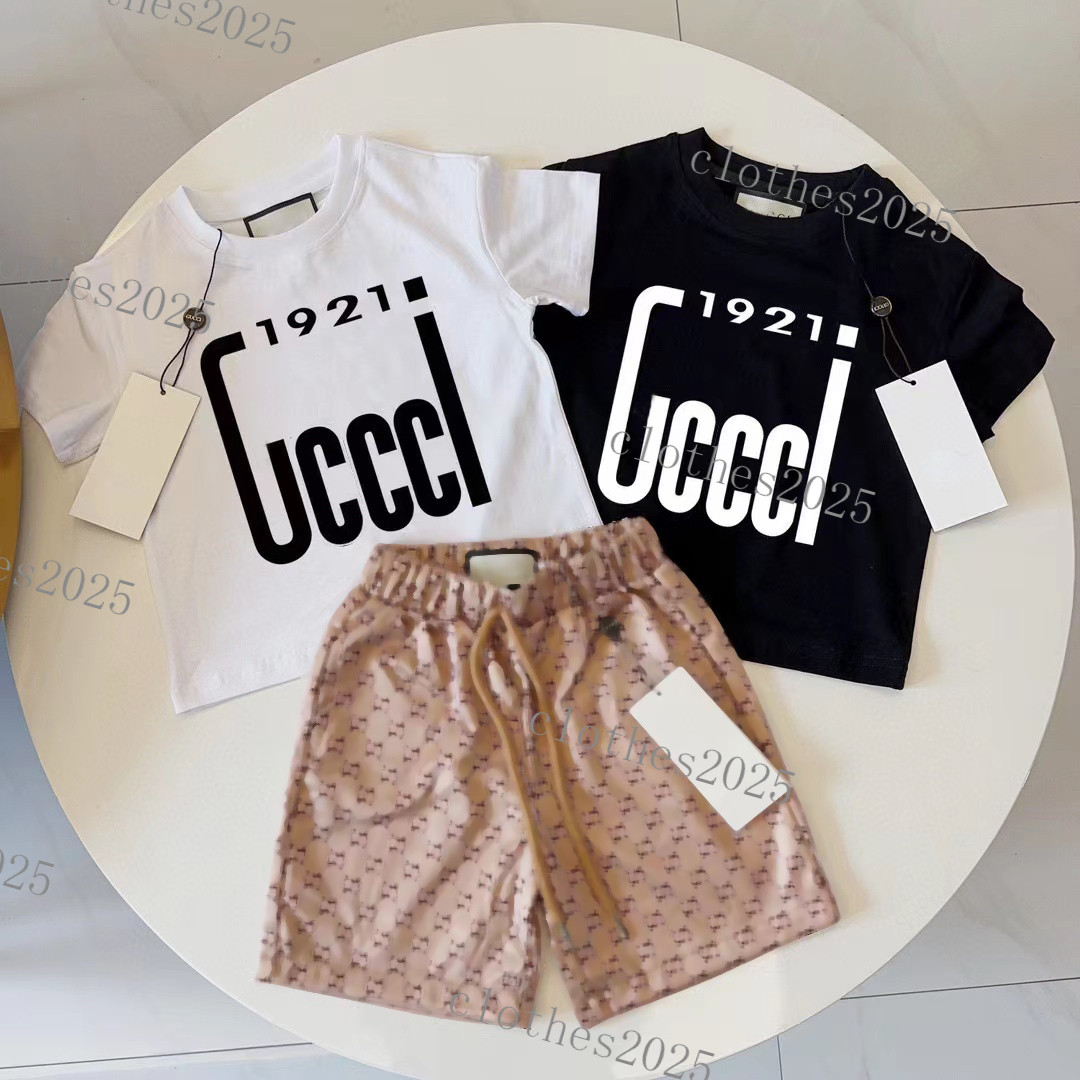 New Luxury designer Clothing Sets kids T-shirt white black monogrammed shortst fashion British fashion brand summer childrens treasures girls cotton two piece tops, White+brown
New Luxury designer Clothing Sets kids T-shirt white black monogrammed shortst fashion British fashion brand summer childrens treasures girls cotton two piece tops, White+brown