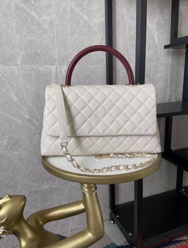 Luxury Designe Classic Flap Bags Quilted Chain Crossbody Shoulder bag coco handle purse Large Capacity calfskin Travel handbag totes shopping bag mirror quality, White
Luxury Designe Classic Flap Bags Quilted Chain Crossbody Shoulder bag coco handle purse Large Capacity calfskin Travel handbag totes shopping bag mirror quality, White