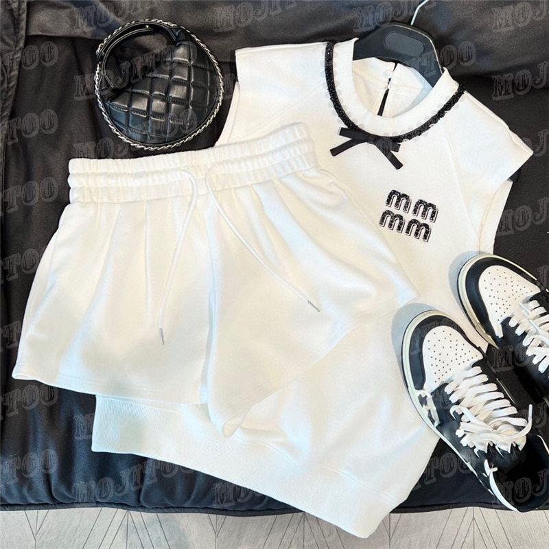Cropped T Shirt Vest Shorts Sports Suits For Women Designer Letter Tank Top Yoga Short Pant Jogging Runing Suits, White
Cropped T Shirt Vest Shorts Sports Suits For Women Designer Letter Tank Top Yoga Short Pant Jogging Runing Suits, White