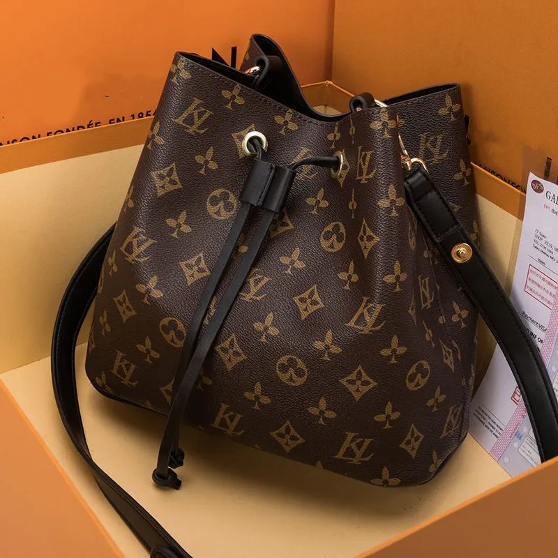Hota Sales newe luxuryi designera women shoulder bags leather old flower bucket bag famous Drawstring handbags Cross Body purse
Hota Sales newe luxuryi designera women shoulder bags leather old flower bucket bag famous Drawstring handbags Cross Body purse