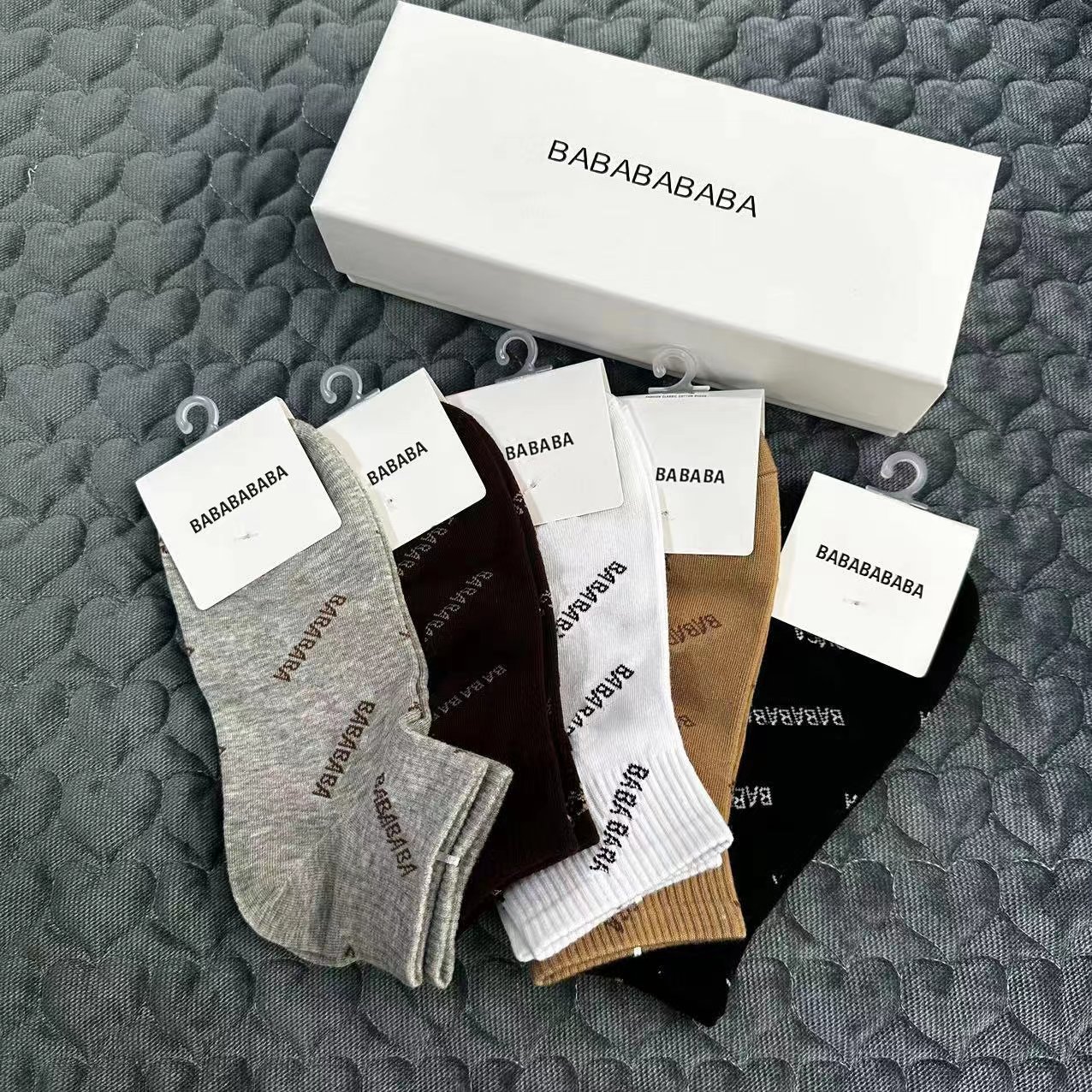 Designer Men women socks full luxury letter logo breathable Pure cotton Sports socks fashion Ship's socks Solid color with box, 5 pairs/mixed color
Designer Men women socks full luxury letter logo breathable Pure cotton Sports socks fashion Ship's socks Solid color with box, 5 pairs/mixed color