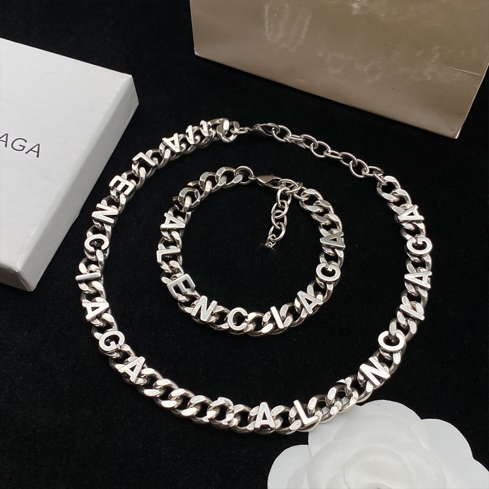 Designer 925 silver Cuban chain necklace bracelet set Pendant necklace minimalist version of luxury women's jewellery, Mixed colors
Designer 925 silver Cuban chain necklace bracelet set Pendant necklace minimalist version of luxury women's jewellery, Mixed colors