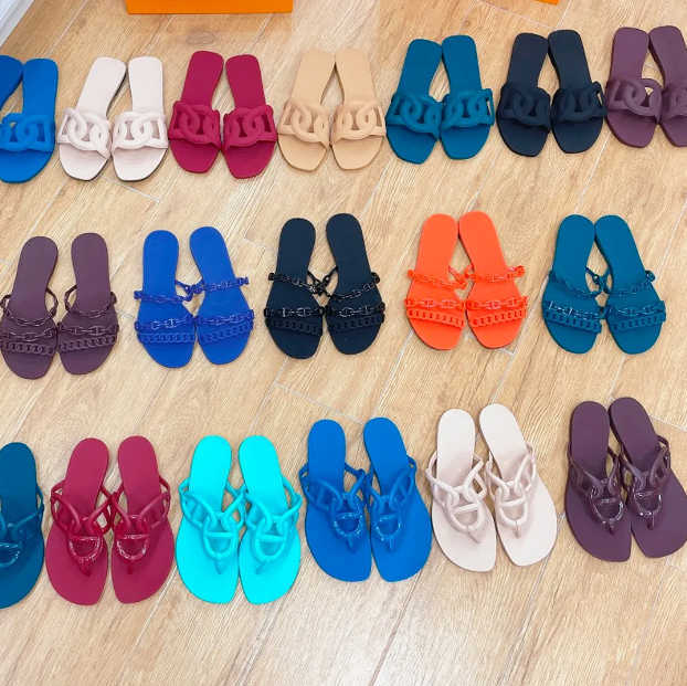 Womens Oran Sandal Slides Designers Classic Flat Slippers Cartoon Rubber Ladies Summer Beach Sexy Shoes Size US 4-10 With Box And Dust Bag NO322, Color 1
Womens Oran Sandal Slides Designers Classic Flat Slippers Cartoon Rubber Ladies Summer Beach Sexy Shoes Size US 4-10 With Box And Dust Bag NO322, Color 1