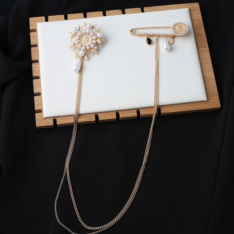 Pins Brooches Vintage Alloy Rhinestones Large Brooches Fashion Shawl Tassel Chain Lapel Pin Shirt Suit Jewelry for Men Wedding Accessories 230519
