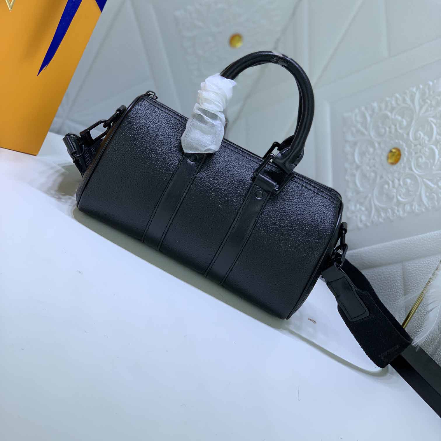 80Luxury bag 950 material feels good in the hand Postman bags clutch shoulder bag Fashion women or men Waist Bags, Black 80950
80Luxury bag 950 material feels good in the hand Postman bags clutch shoulder bag Fashion women or men Waist Bags, Black 80950