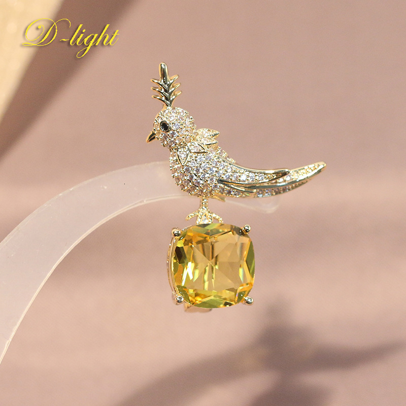 Pins Brooches Cartoon Retro Yellow Crystal Zircon Bird Animal Brooch Mens Ladies Suit Coat Pin Jewelry Party Banquet Daily Accessory Nice Gift 230519