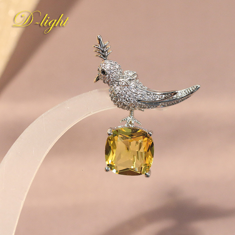 Pins Brooches Cartoon Retro Yellow Crystal Zircon Bird Animal Brooch Mens Ladies Suit Coat Pin Jewelry Party Banquet Daily Accessory Nice Gift 230519